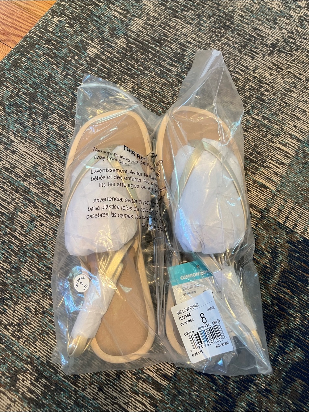 Reef Women's willow Quinn Gold and White Cushioned Thong Sandals - Picture 2 of 5